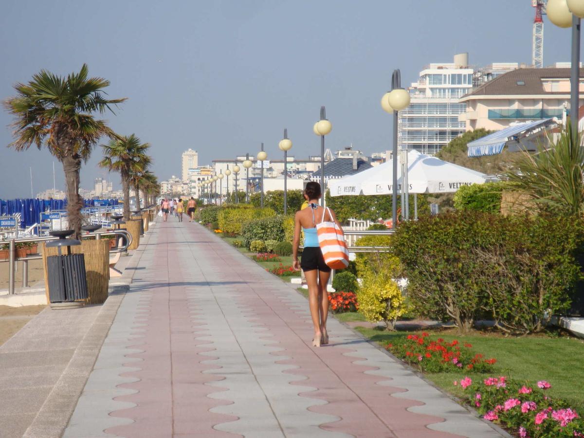 Hotel Mirafiori Lido di Jesolo Bagian luar foto